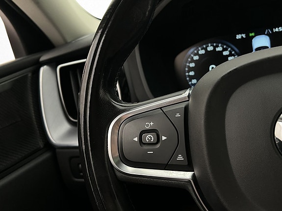 Volvo XC60 15 of 30
