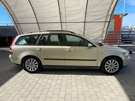 Volvo V50 4 of 21