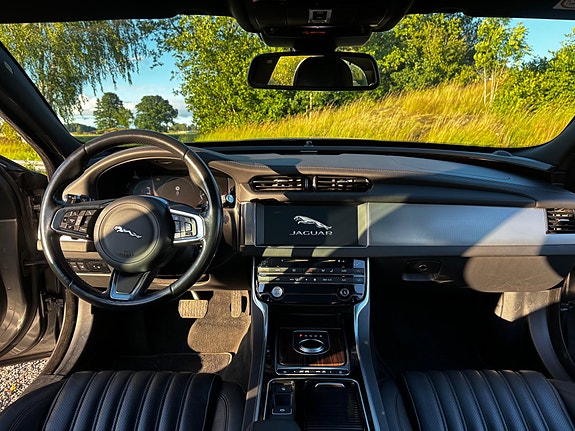 Jaguar XF 7 of 12