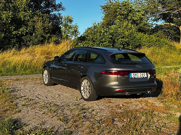 Jaguar XF 6 of 12