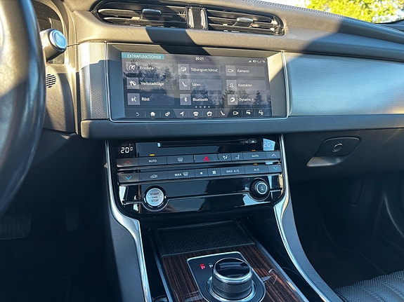 Jaguar XF 8 of 12