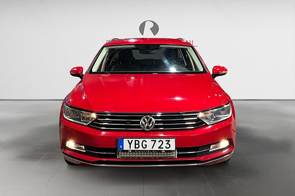 Volkswagen Passat 10 of 19