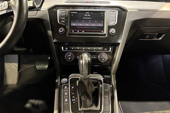Volkswagen Passat 12 of 19