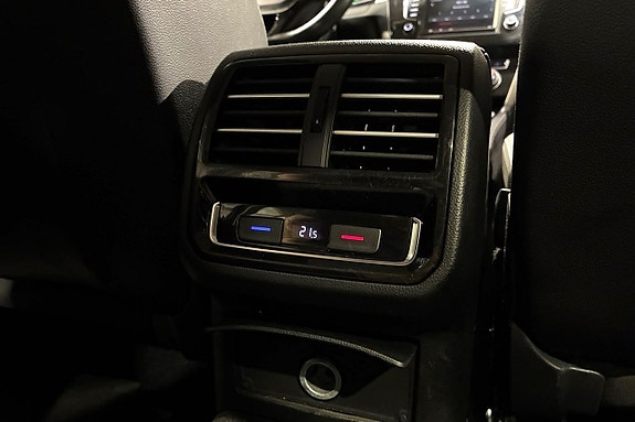 Volkswagen Passat 16 of 19