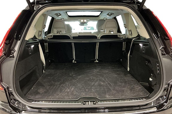 Volvo XC90 16 of 30