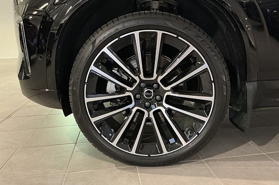 Volvo XC90 24 of 30