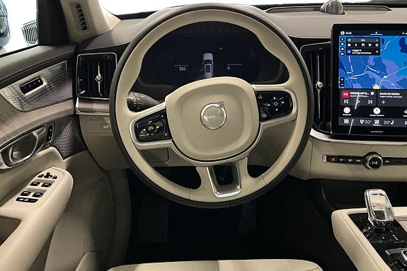 Volvo XC90 15 of 30