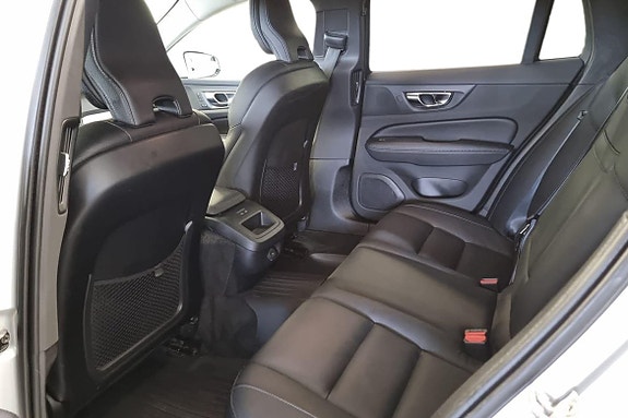 Volvo V60 Cross Country 13 of 22