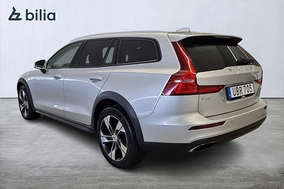 Volvo V60 Cross Country 2 of 22