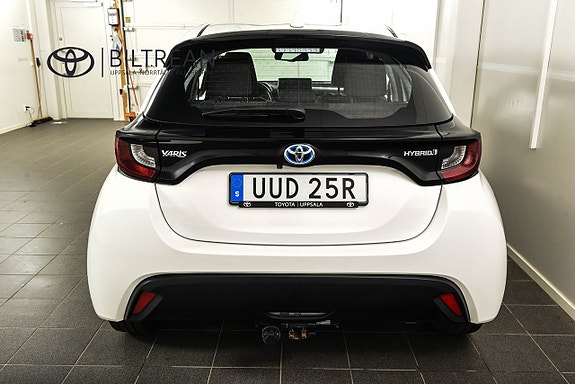 Toyota Yaris 4 of 17