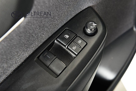Toyota Yaris 9 of 17