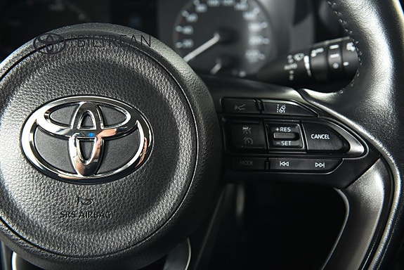Toyota Yaris 10 of 17