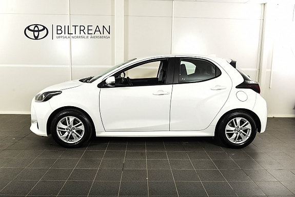 Toyota Yaris 2 of 17