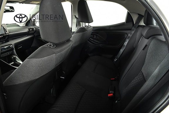 Toyota Yaris 7 of 17
