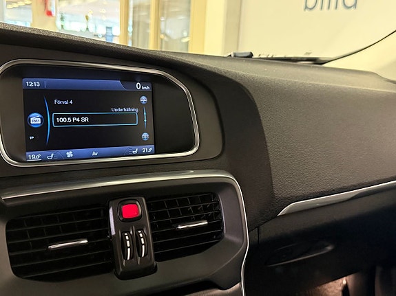 Volvo V40 12 of 14