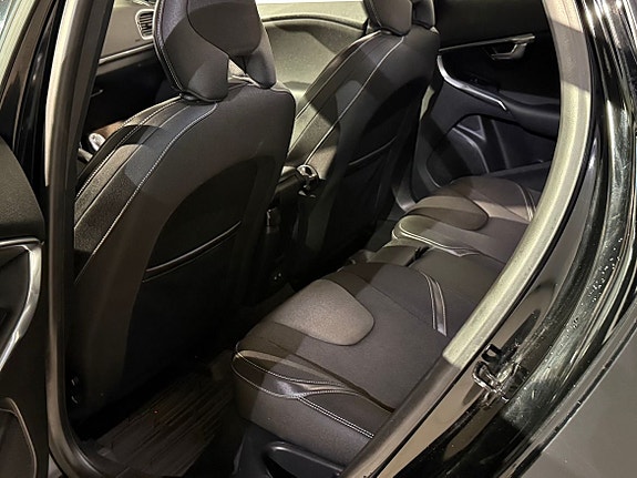 Volvo V40 6 of 14