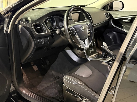 Volvo V40 8 of 14