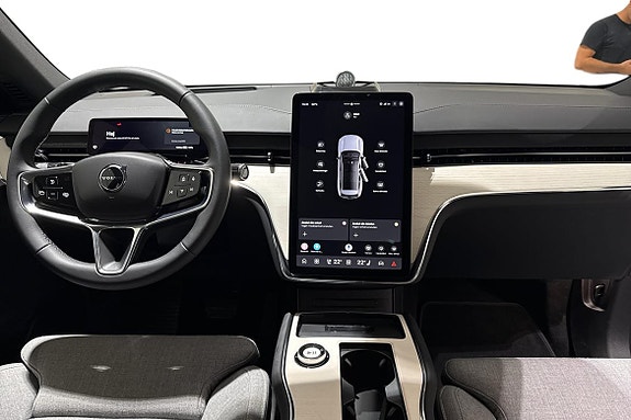 Volvo EX90 10 of 23