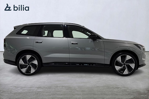 Volvo EX90 18 of 23