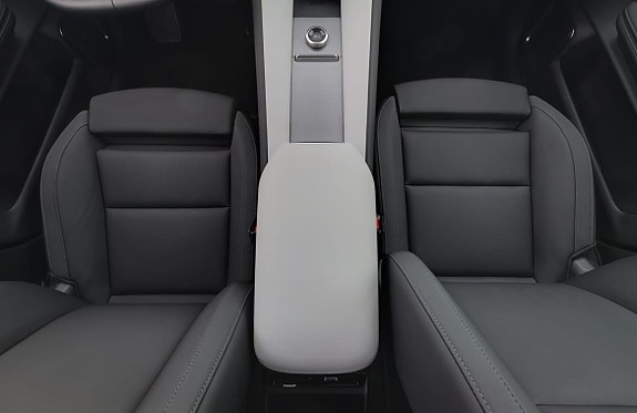 Polestar 4 9 of 18