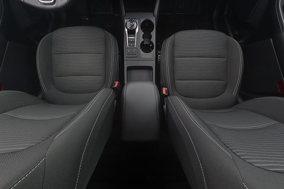 Ford Kuga 9 of 17