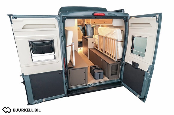 Bürstner B66 C640 140 hk, Aut, Långbädd, Dieselvärme,  Laddbooster 300w 10 of 14