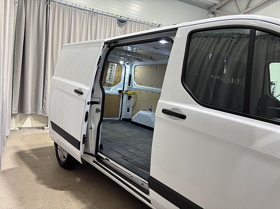 Ford Transit Custom 13 of 27