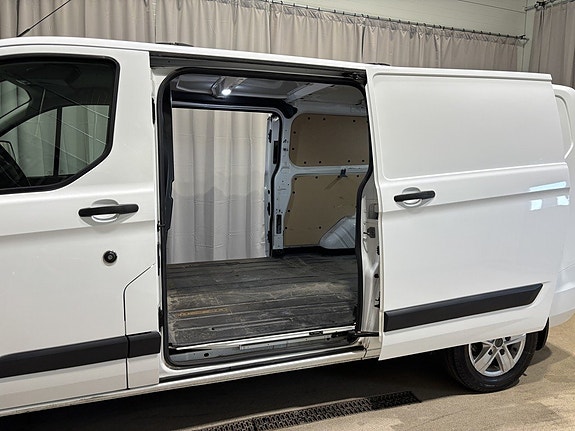 Ford Transit Custom 12 of 27