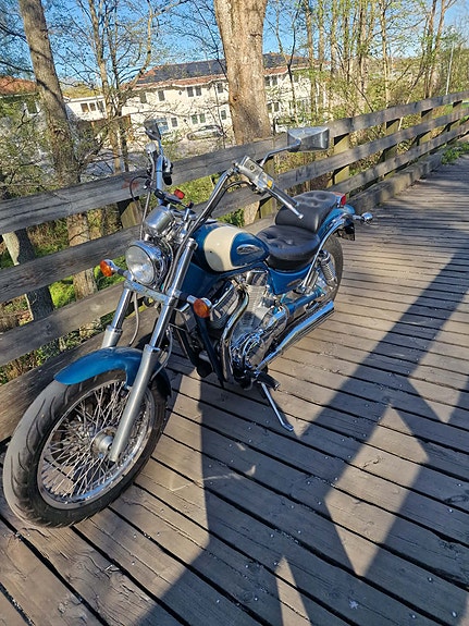 Suzuki Intruder 1400 4 of 5