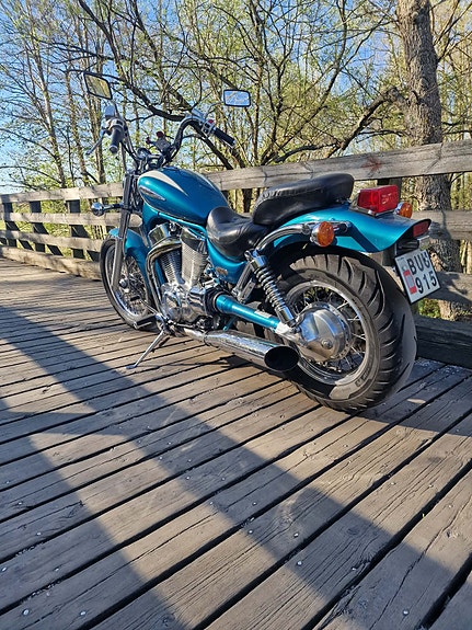 Suzuki Intruder 1400 2 of 5