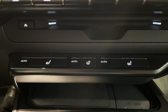 Lexus UX250h 19 of 23