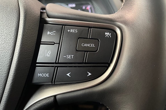 Lexus UX250h 21 of 23