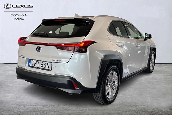 Lexus UX250h 4 of 23