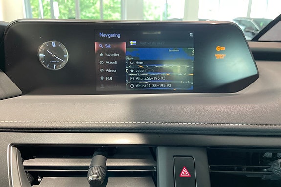 Lexus UX250h 10 of 23