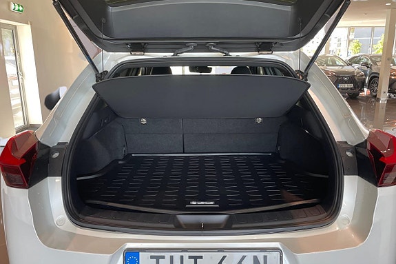 Lexus UX250h 15 of 23