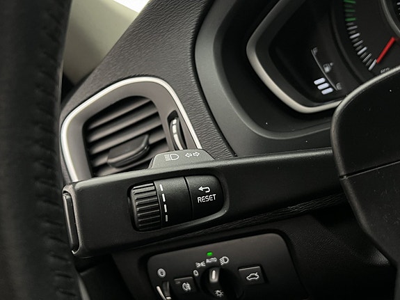 Volvo V40 12 of 28