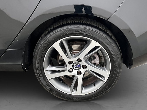 Volvo V40 27 of 28