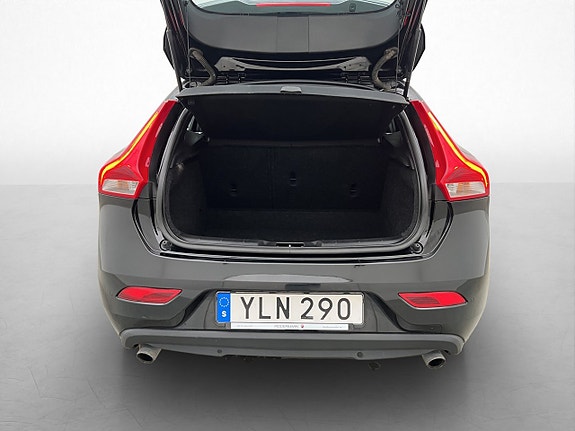 Volvo V40 23 of 28