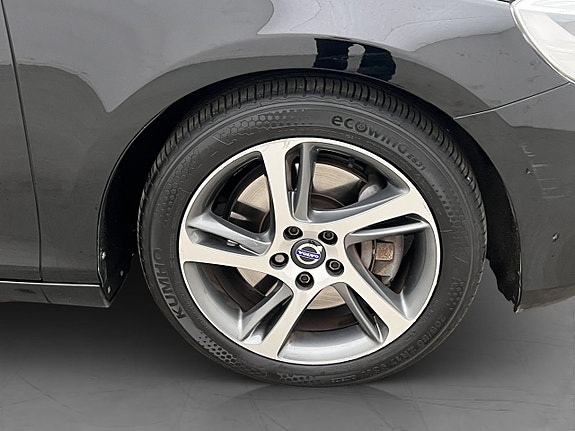 Volvo V40 25 of 28