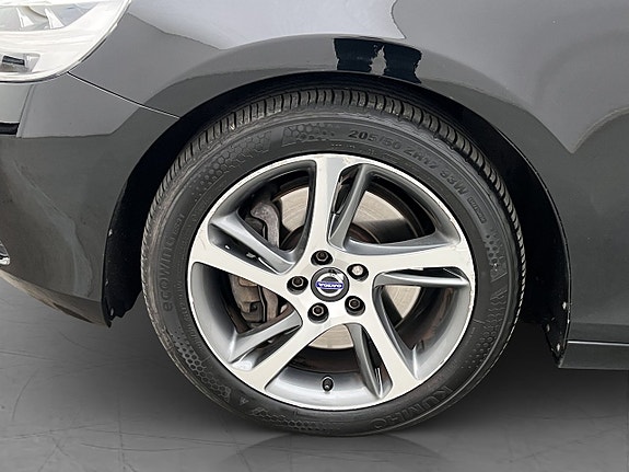 Volvo V40 26 of 28