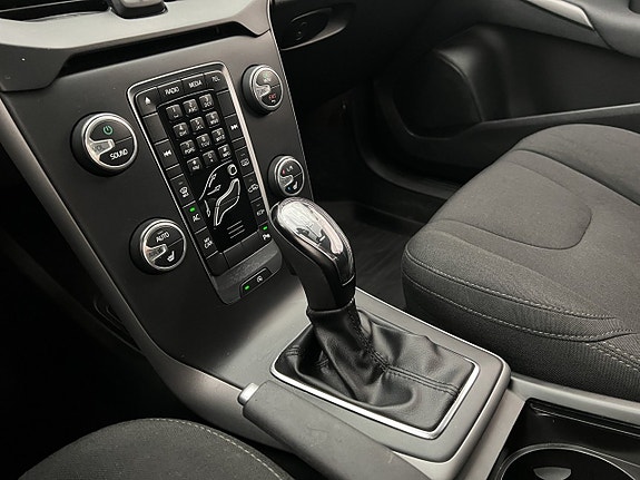 Volvo V40 19 of 28