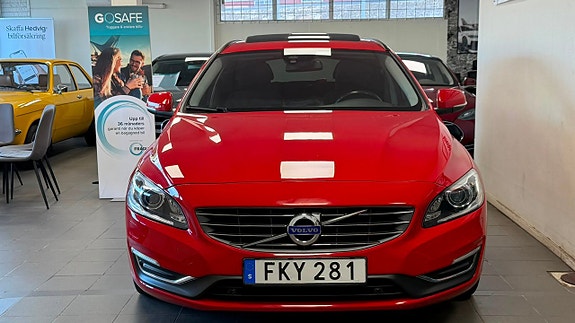 Volvo V60 2 of 15