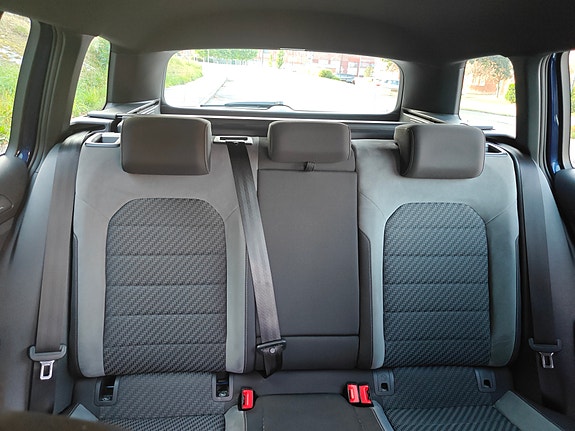 Volkswagen Golf VII 11 of 21