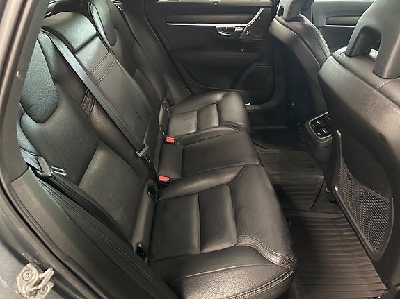 Volvo V90 Cross Country 8 of 27