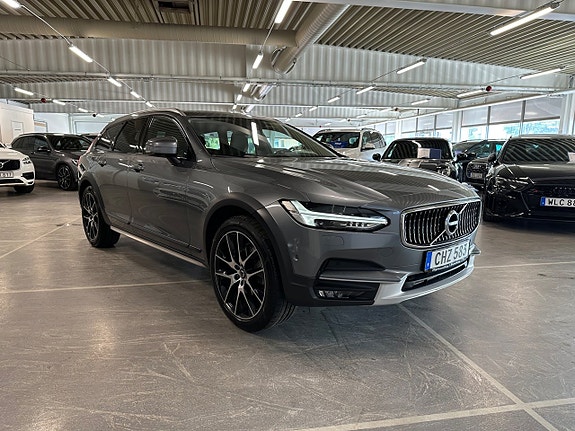 Volvo V90 Cross Country 2 of 27
