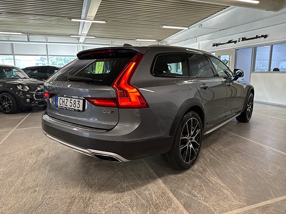Volvo V90 Cross Country 3 of 27