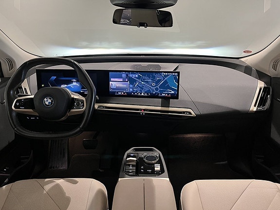 BMW iX 13 of 20