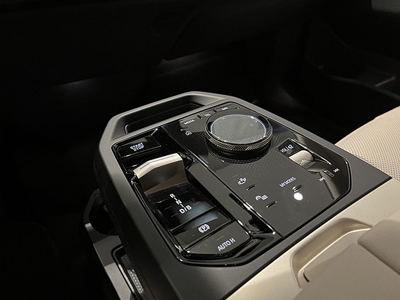 BMW iX 17 of 20