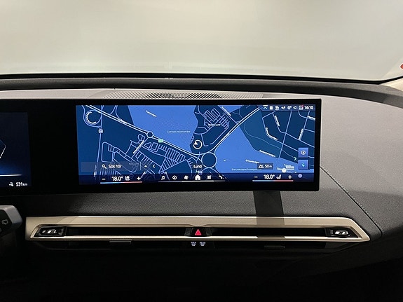 BMW iX 16 of 20
