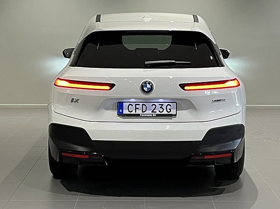 BMW iX 4 of 20